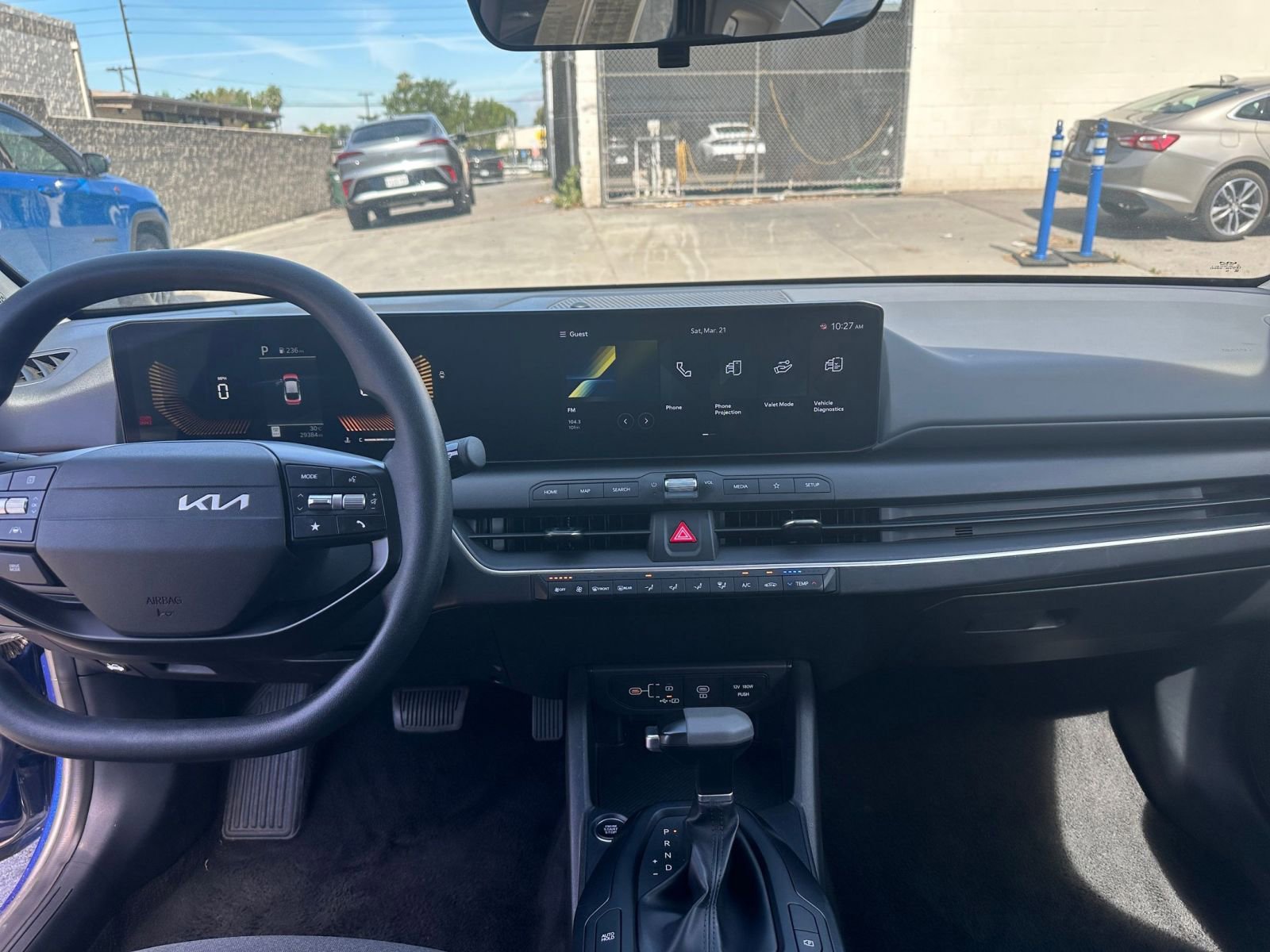 Used 2025 Kia K4 LXS image 32