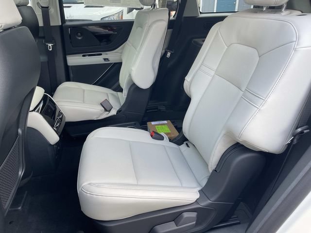 New 2026 Lincoln Aviator AWD image 17