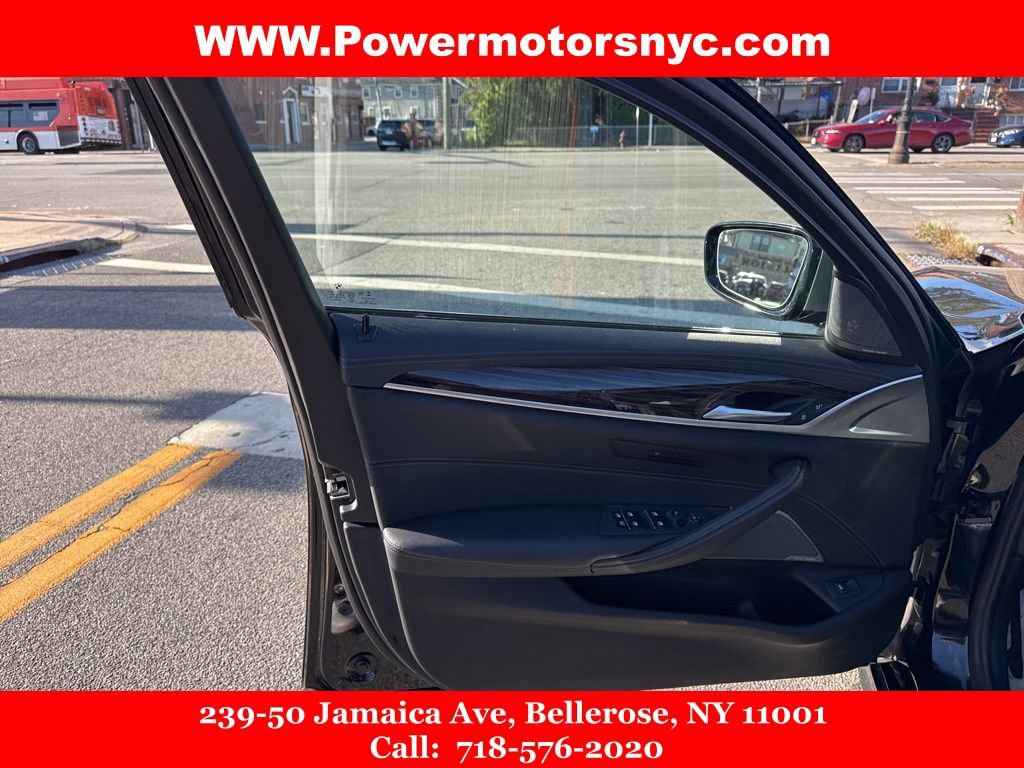 Used 2022 BMW M550i xDrive M550i xDrive w/ Executive Package image 28