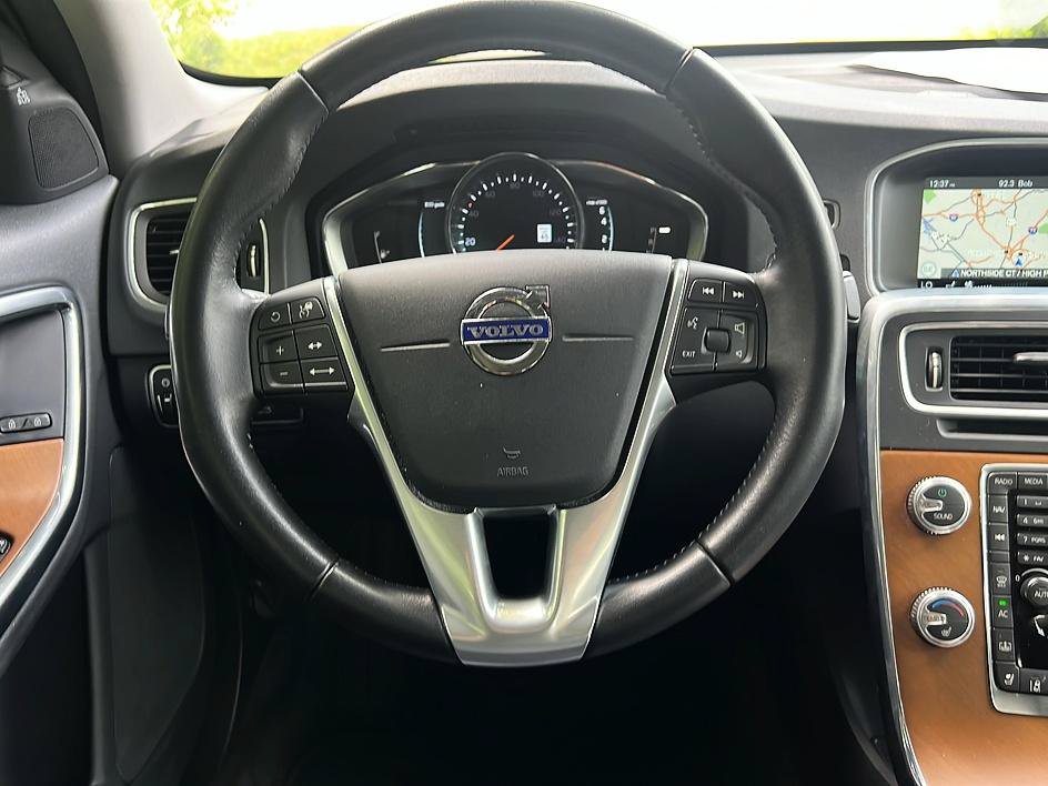 Used 2016 Volvo S60 T5 Inscription Platinum FWD image 11