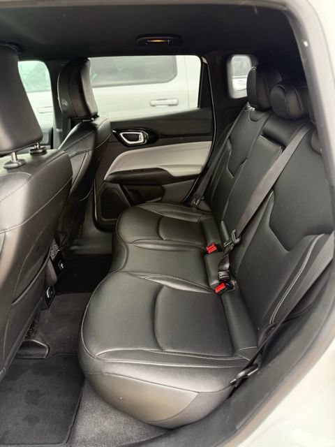 Used 2025 Jeep Compass Limited AWD/4WD image 19