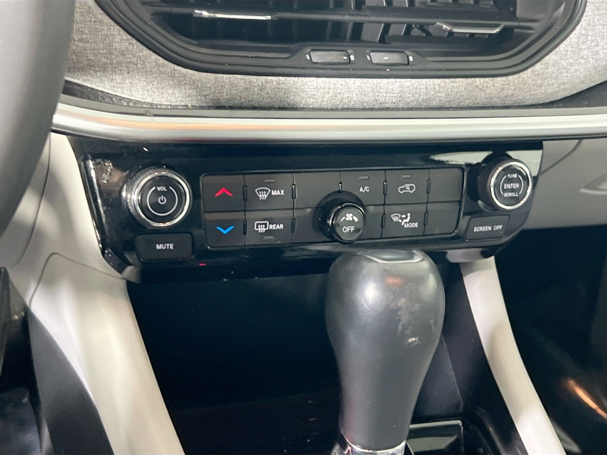 Used 2022 Jeep Compass Latitude AWD/4WD image 15