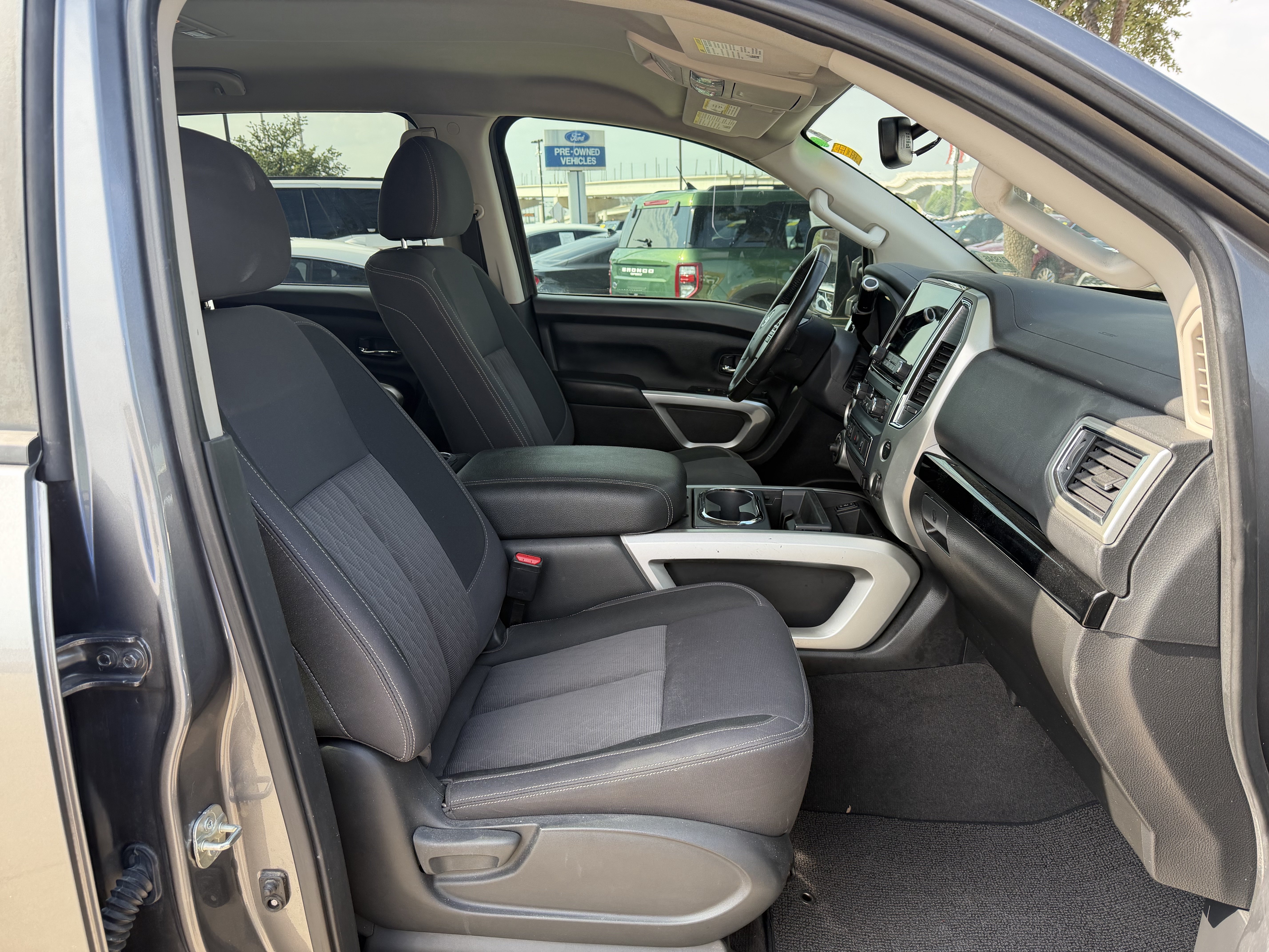 Used 2021 Nissan Titan SV w/ SV Convenience Package AWD/4WD image 31