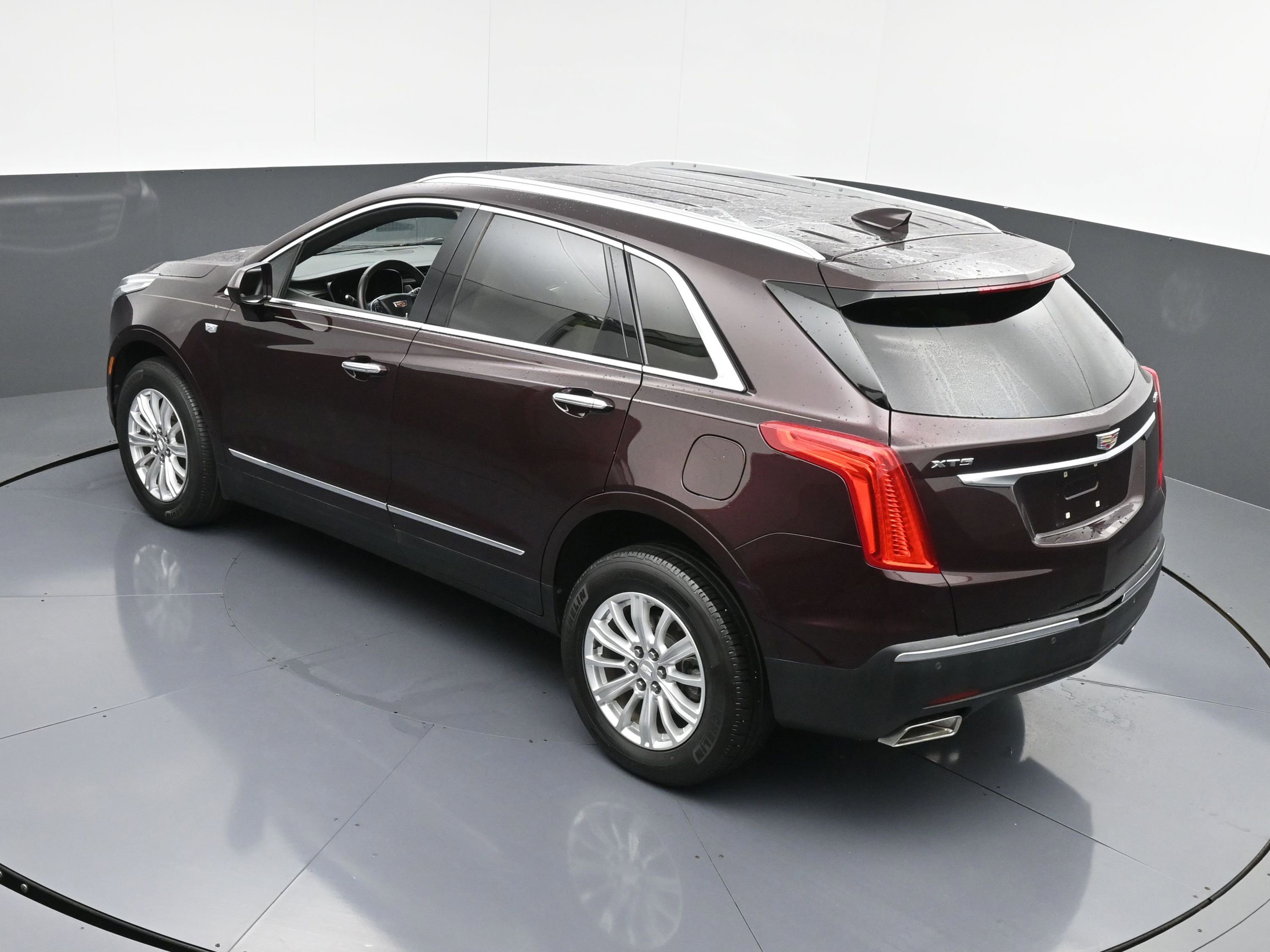 Used 2018 Cadillac XT5 FWD image 33