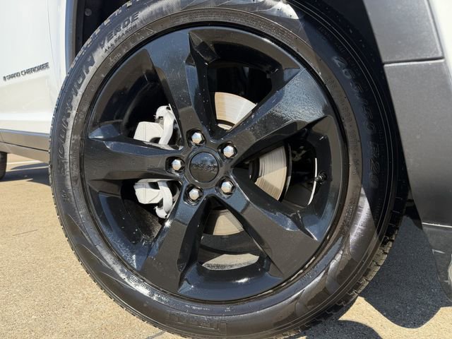 Used 2025 Jeep Grand Cherokee Limited w/ Black Appearance Package image 10