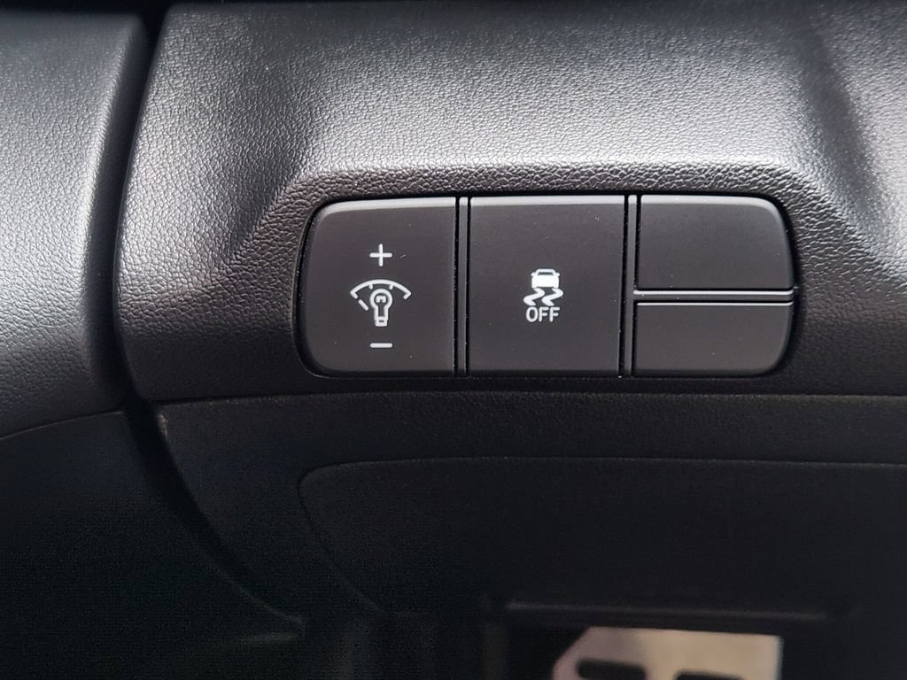 Used 2025 Hyundai Elantra Sport FWD image 17