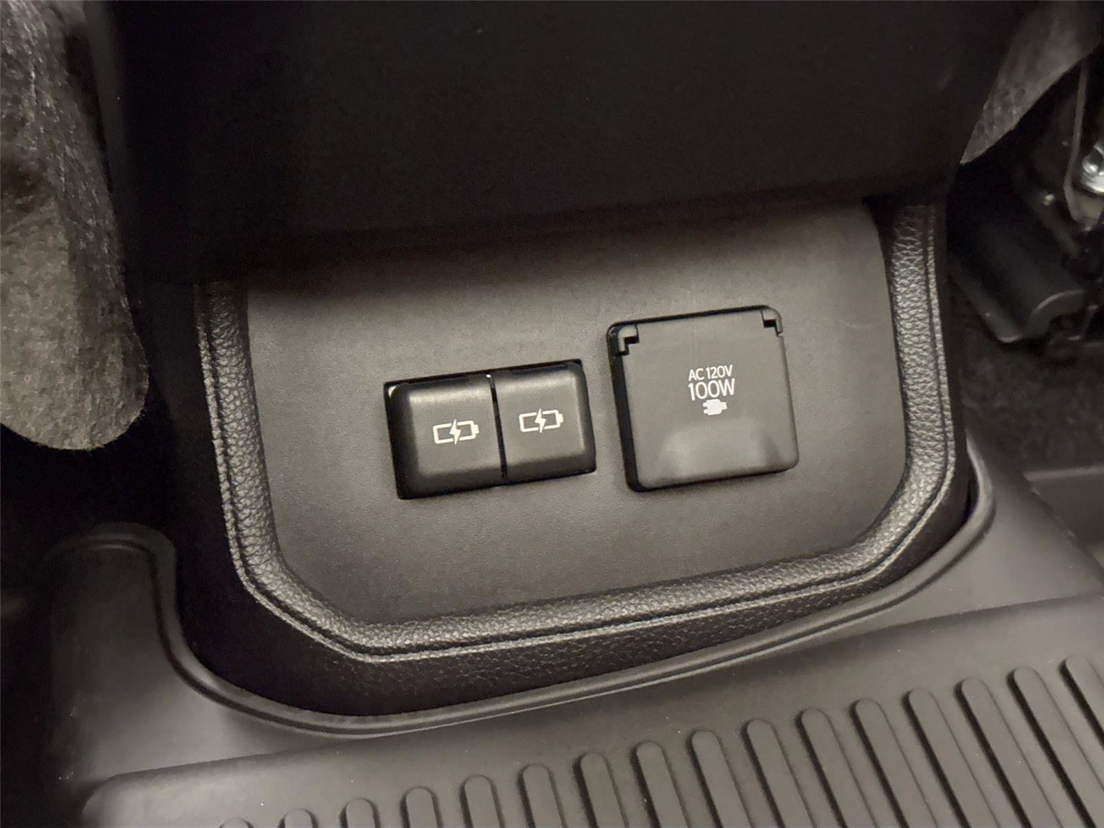 Used 2024 Toyota Highlander Platinum FWD image 40