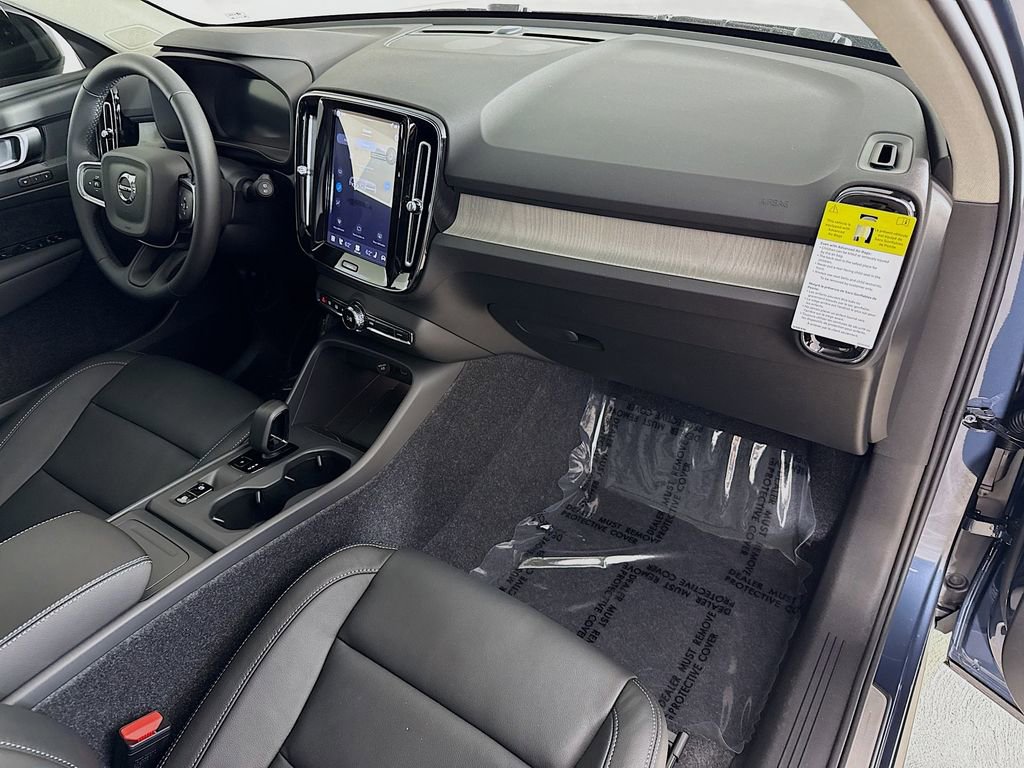 New 2026 Volvo XC40 B4 Core FWD image 30