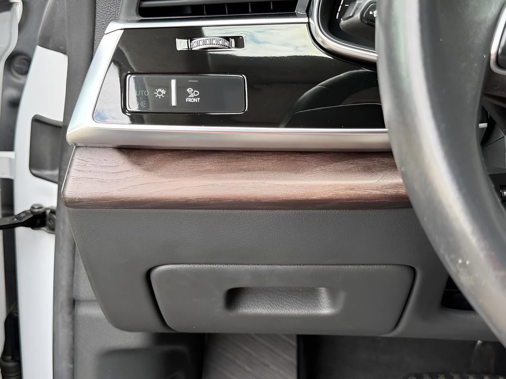 Used 2019 Audi Q8 Prestige w/ Luxury Package image 43