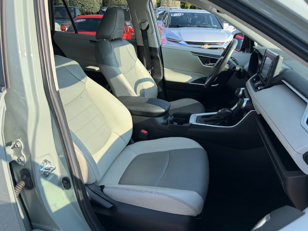 Used 2021 Toyota RAV4 XLE Premium FWD image 19
