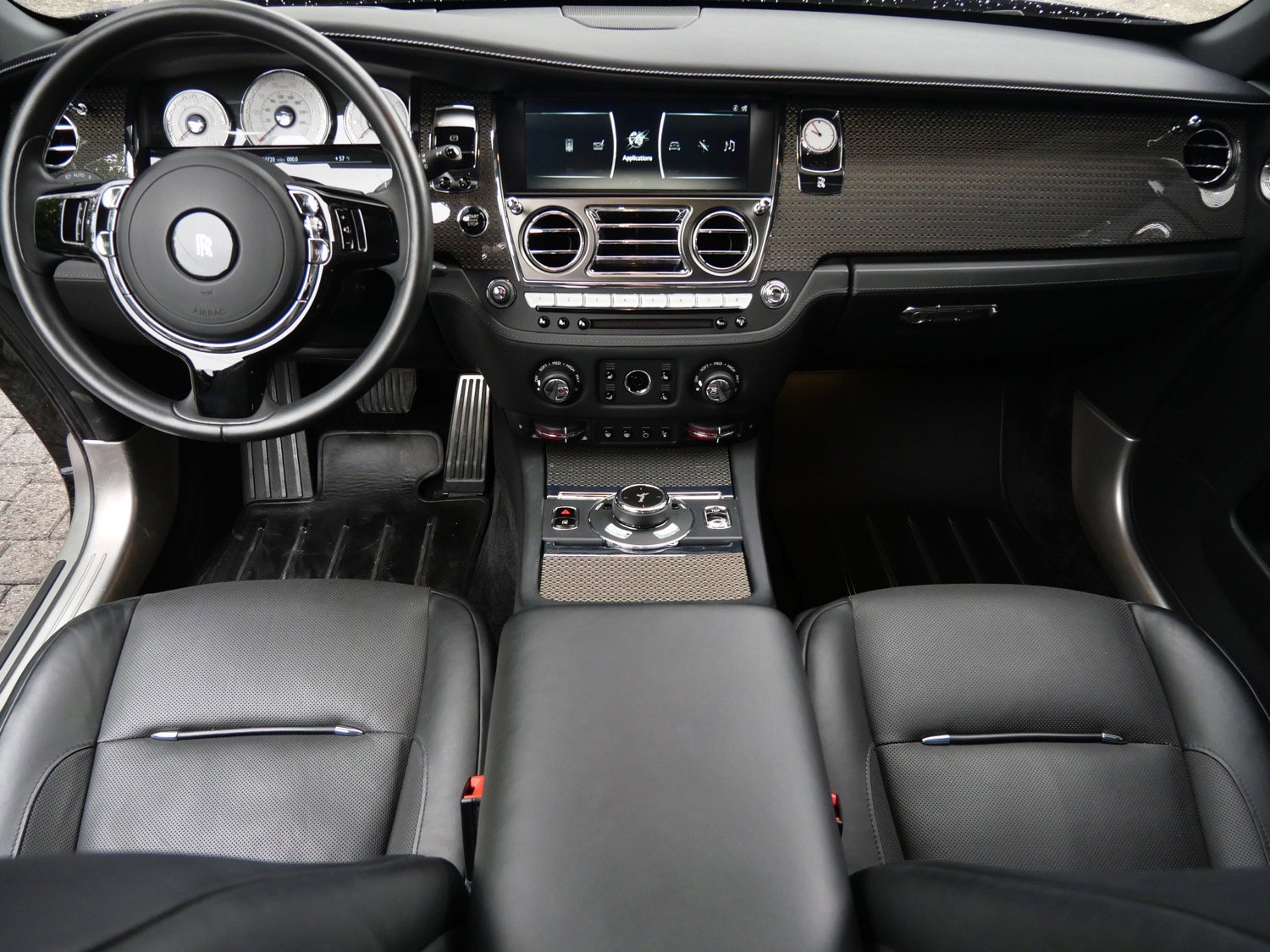 Used 2020 Rolls-Royce Dawn image 36