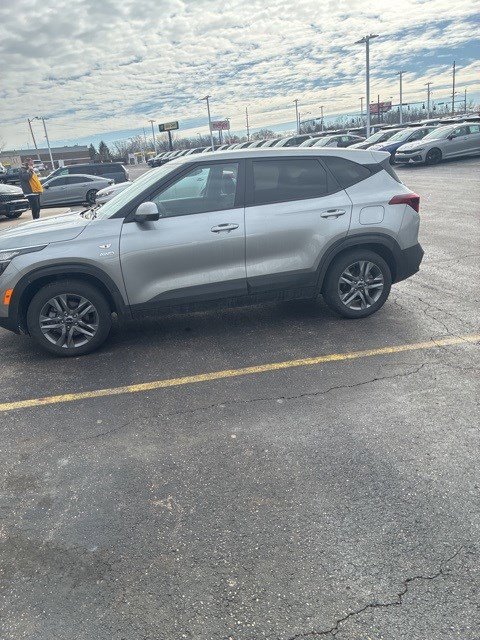 Used 2023 Kia Seltos LX image 16