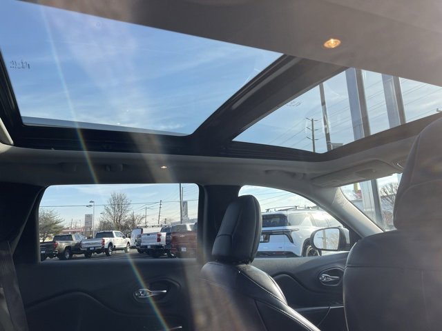 Used 2019 Jeep Cherokee Limited image 7