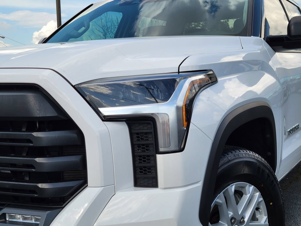 Used 2023 Toyota Tundra SR5 w/ SR5 Convenience Package AWD/4WD image 9