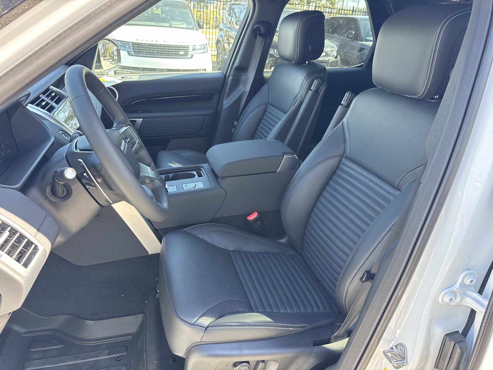 New 2026 Land Rover Discovery S AWD/4WD image 22
