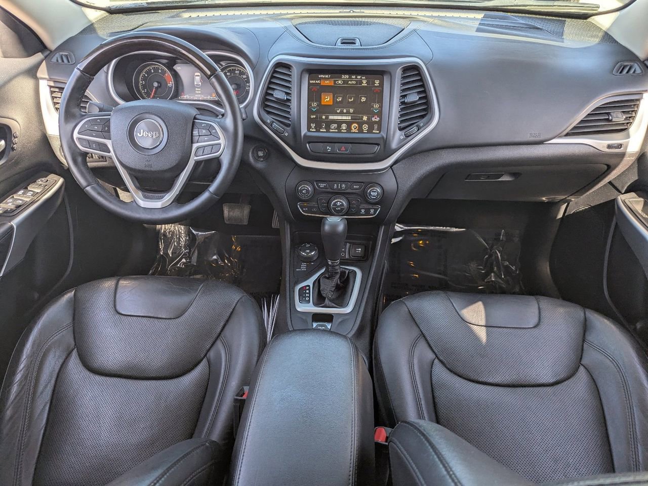 Used 2018 Jeep Cherokee Overland w/ Heavy Duty Protection Group AWD/4WD image 12