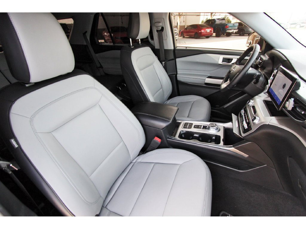 Used 2021 Ford Explorer XLT w/ Equipment Group 202A RWD image 36