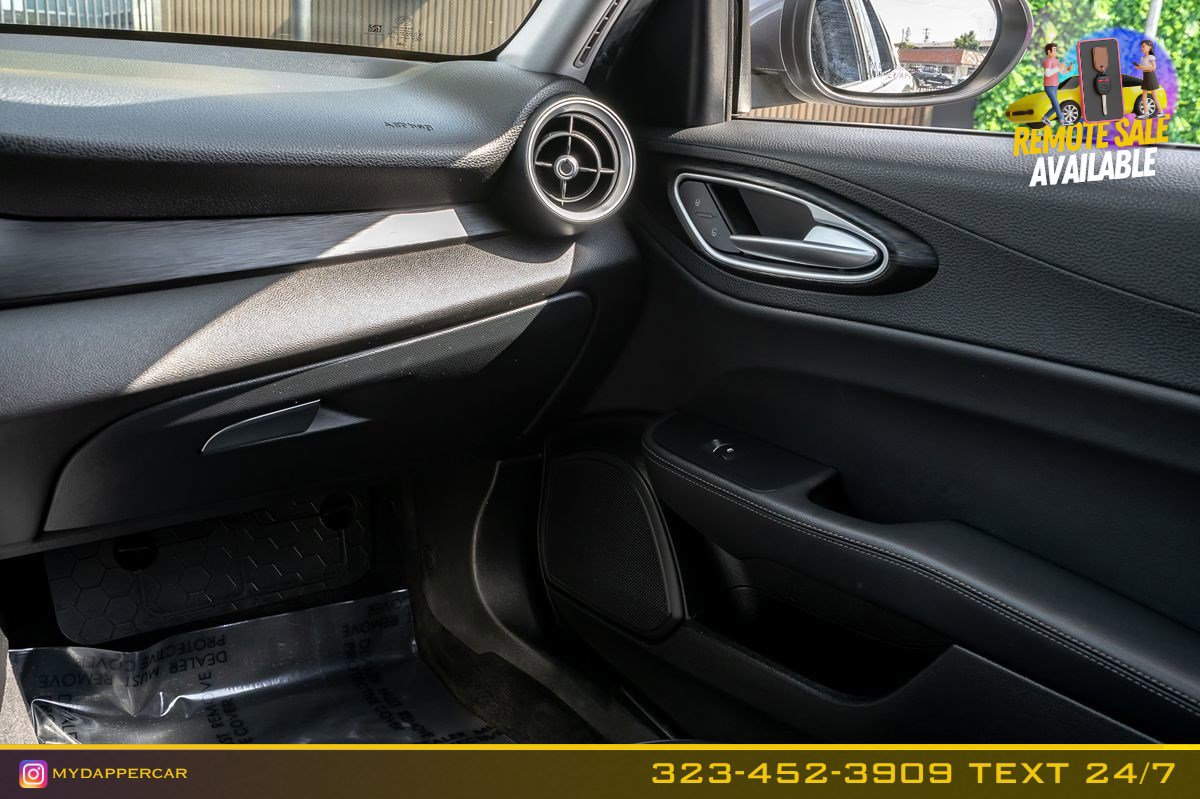 Used 2017 Alfa Romeo Giulia RWD image 21