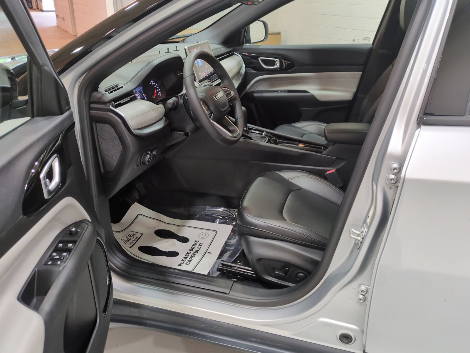 Used 2024 Jeep Compass Limited w/ Sun and Sound Group AWD/4WD image 15