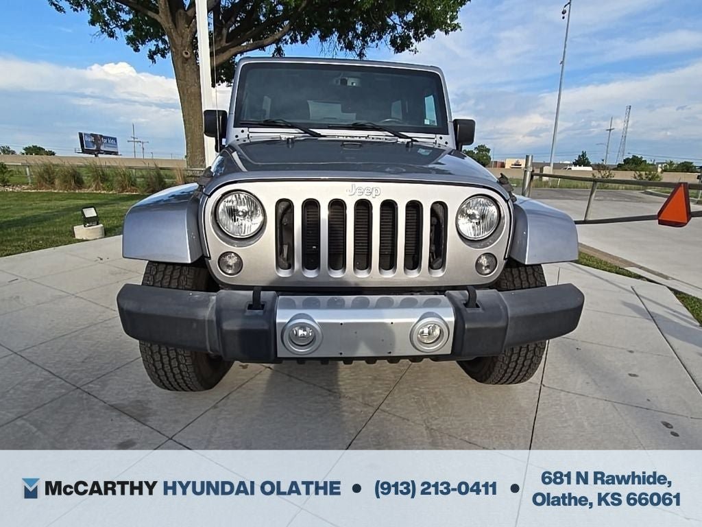 Used 2015 Jeep Wrangler Unlimited Sahara w/ Connectivity Group AWD/4WD image 10