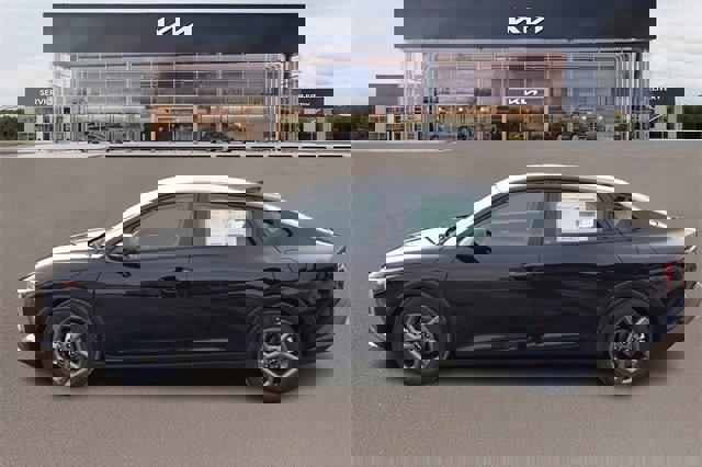 New 2025 Kia K4 LXS image 4