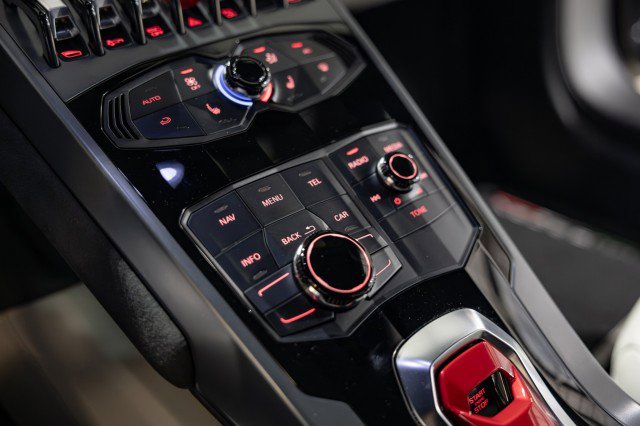 Used 2015 Lamborghini Huracan LP 610-4 image 39