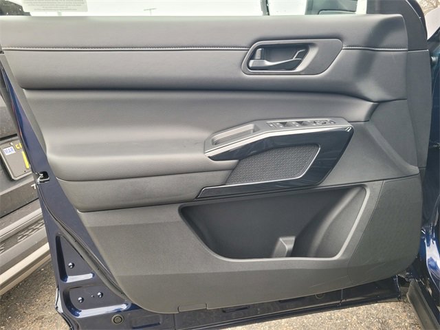 New 2025 Nissan Pathfinder SV image 7