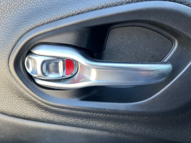 Used 2018 Jeep Cherokee Limited image 10
