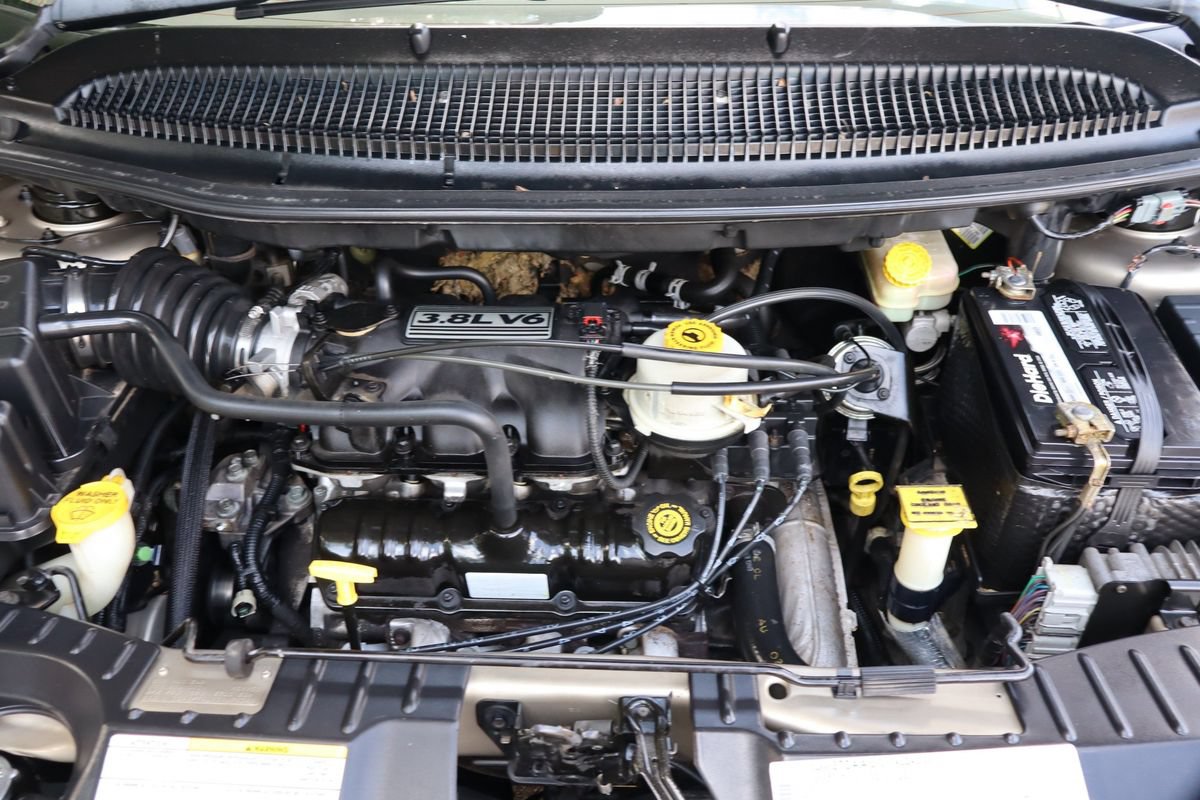 Used 2002 Chrysler Town & Country EX FWD image 37