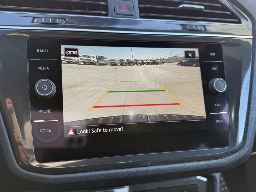 Used 2022 Volkswagen Tiguan SEL R-Line image 9