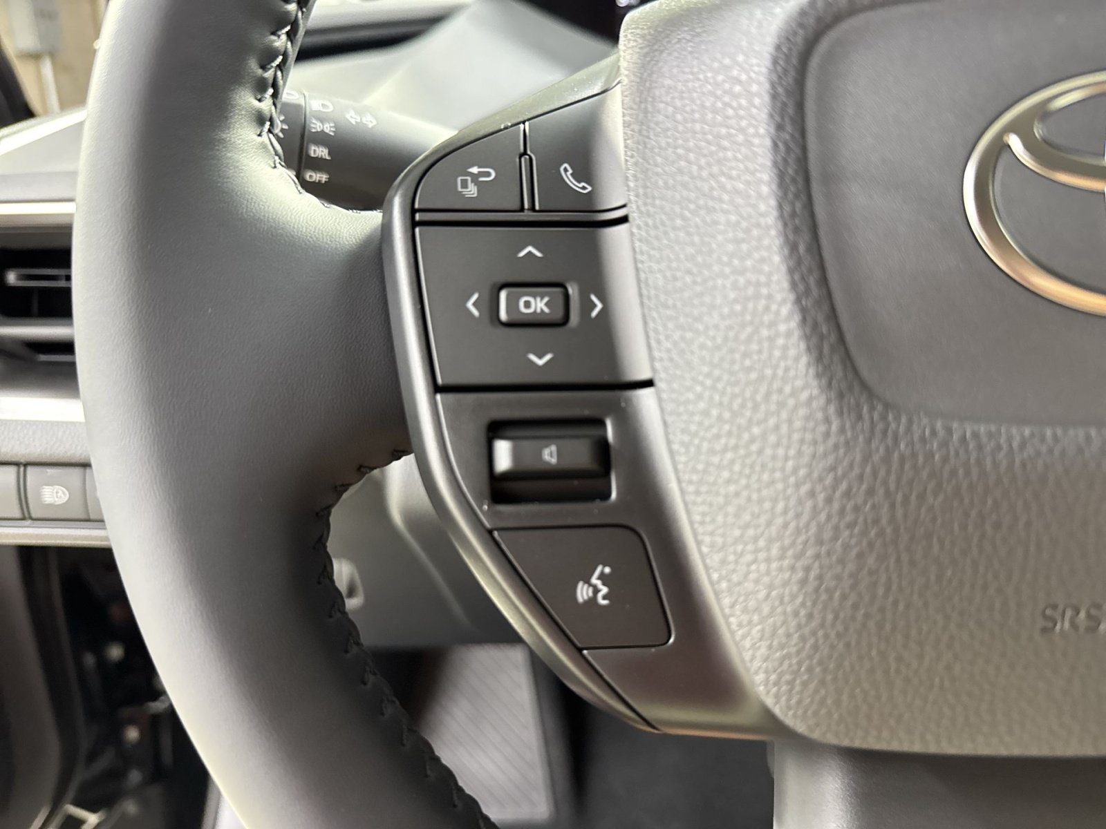 New 2027 Toyota Prius LE FWD image 41
