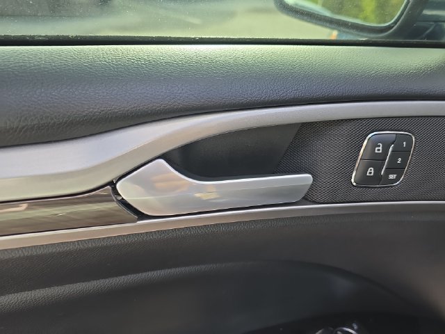 Used 2019 Ford Fusion SEL FWD image 18