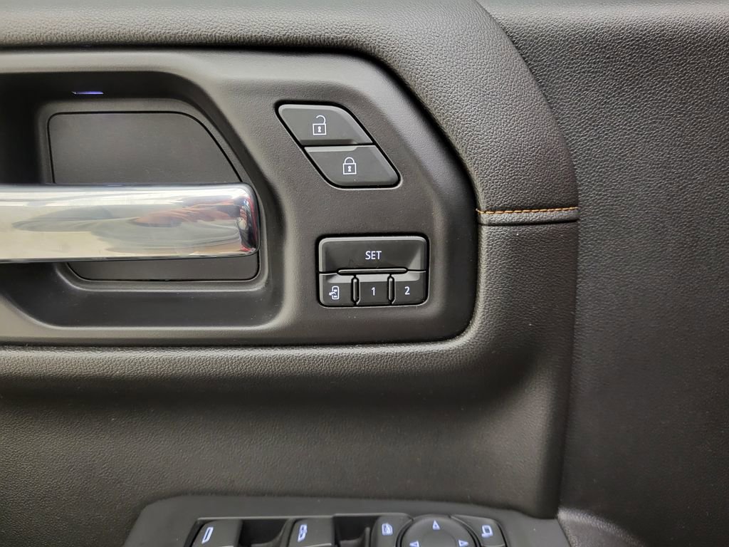 Used 2021 GMC Sierra 1500 AT4 AWD/4WD image 4