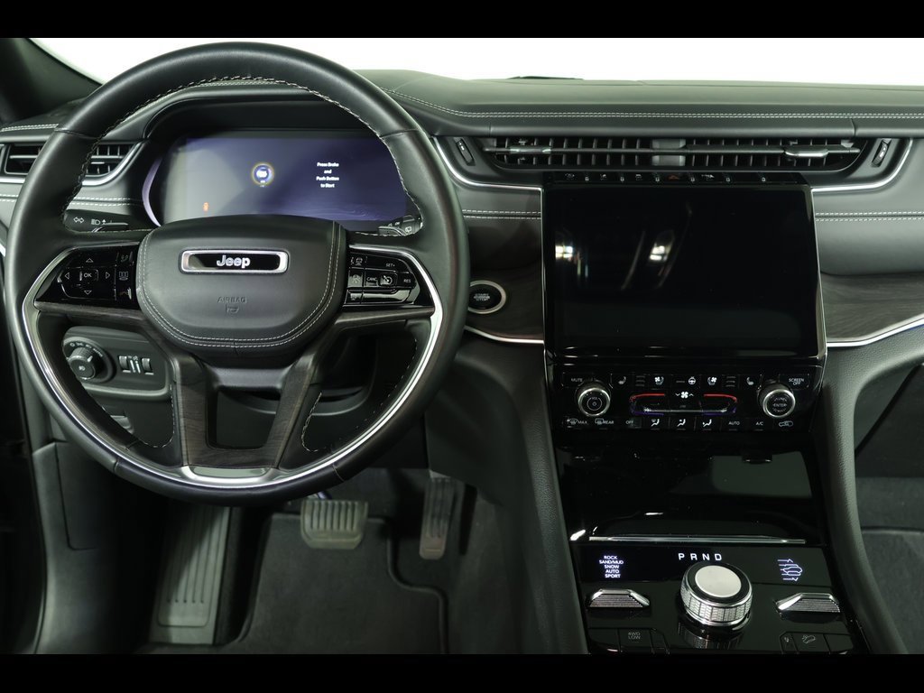 Used 2022 Jeep Grand Cherokee Overland w/ Luxury Tech Group IV image 17