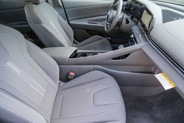 New 2025 Hyundai Elantra SEL FWD image 18