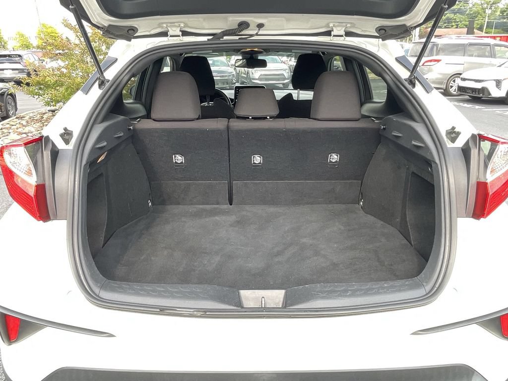 Used 2019 Toyota C-HR LE FWD image 33