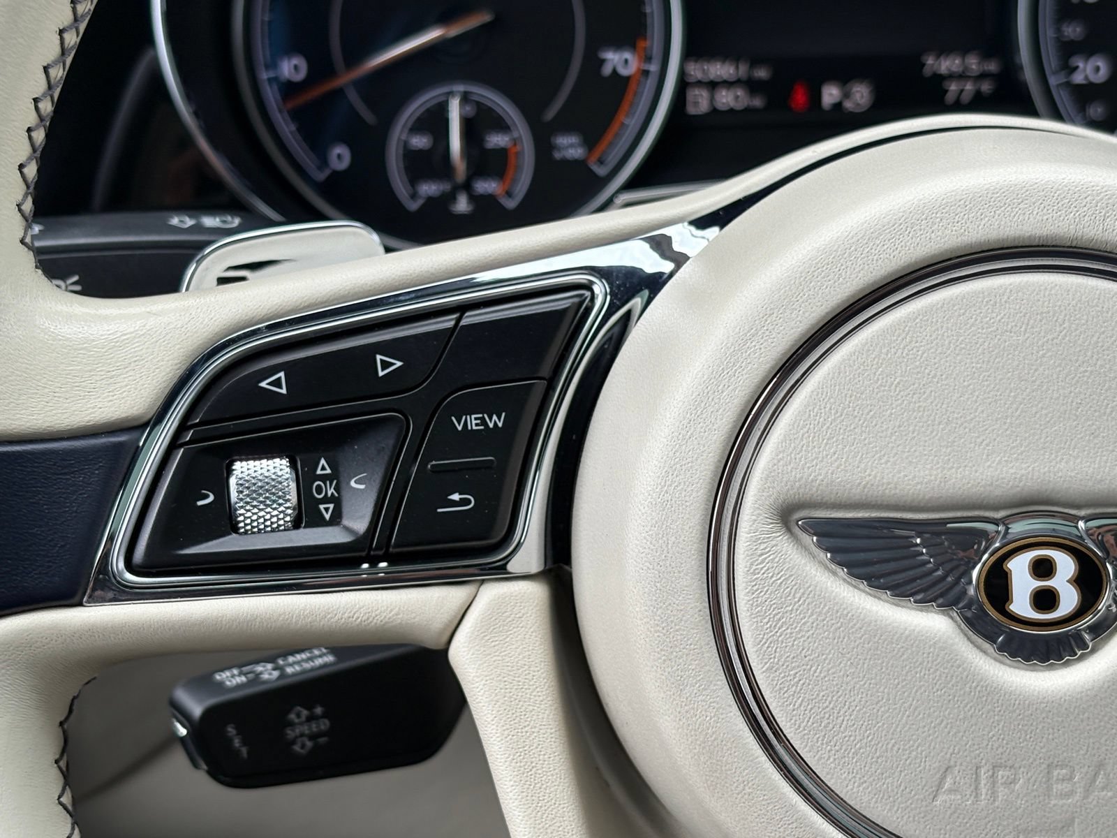 Used 2019 Bentley Bentayga AWD/4WD image 21