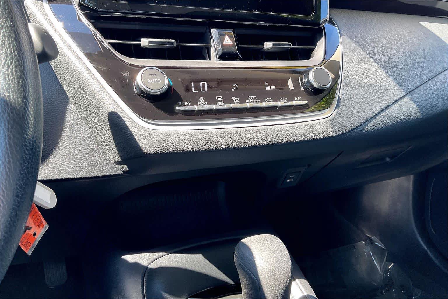 Used 2024 Toyota Corolla LE FWD image 31