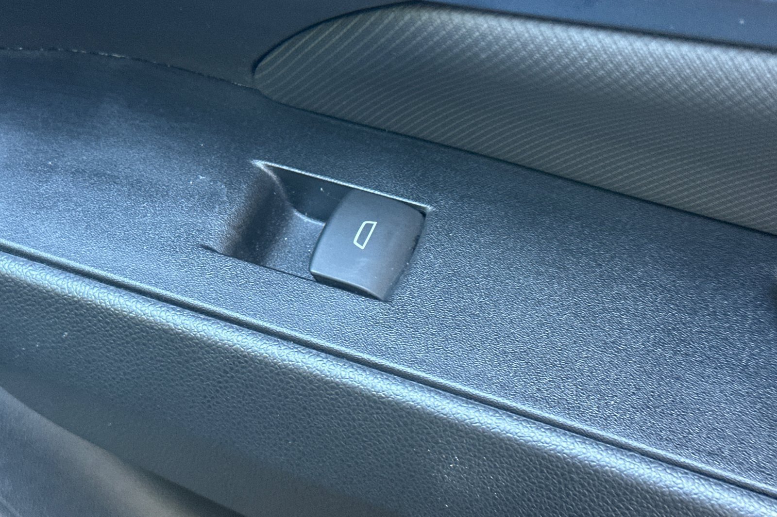 Used 2024 Chevrolet Equinox EV LT FWD image 22