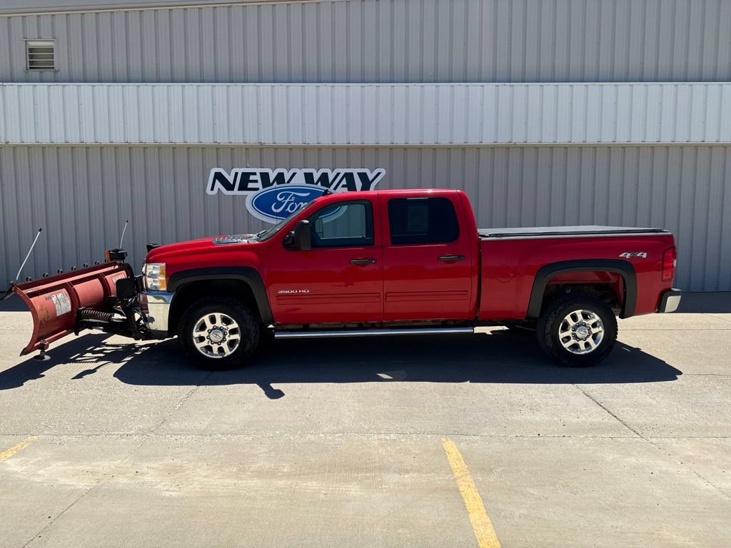 Used 2013 Chevrolet Silverado 3500 LT w/ Interior Plus Package AWD/4WD image 4