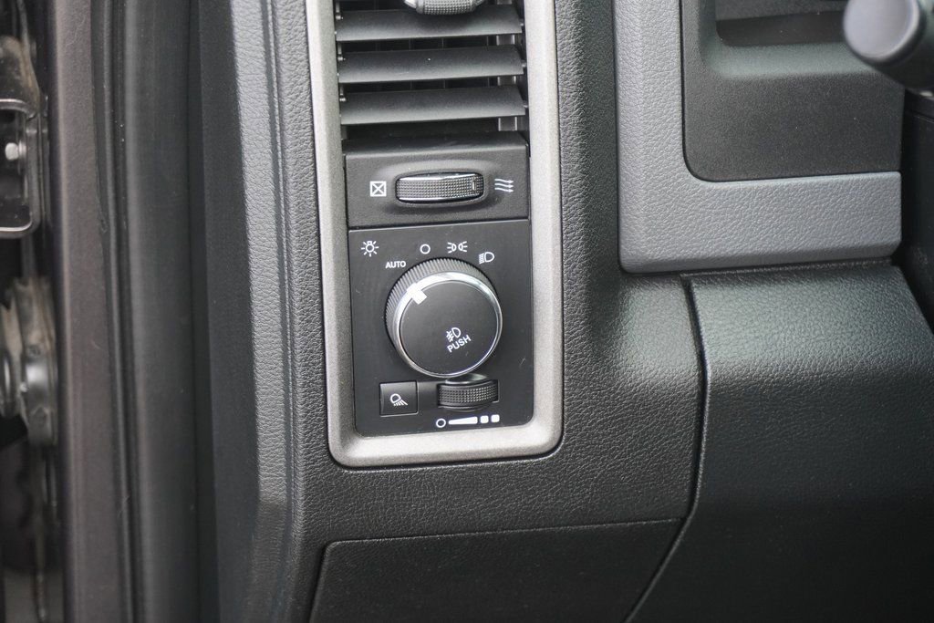 Used 2015 RAM 1500 Express image 16