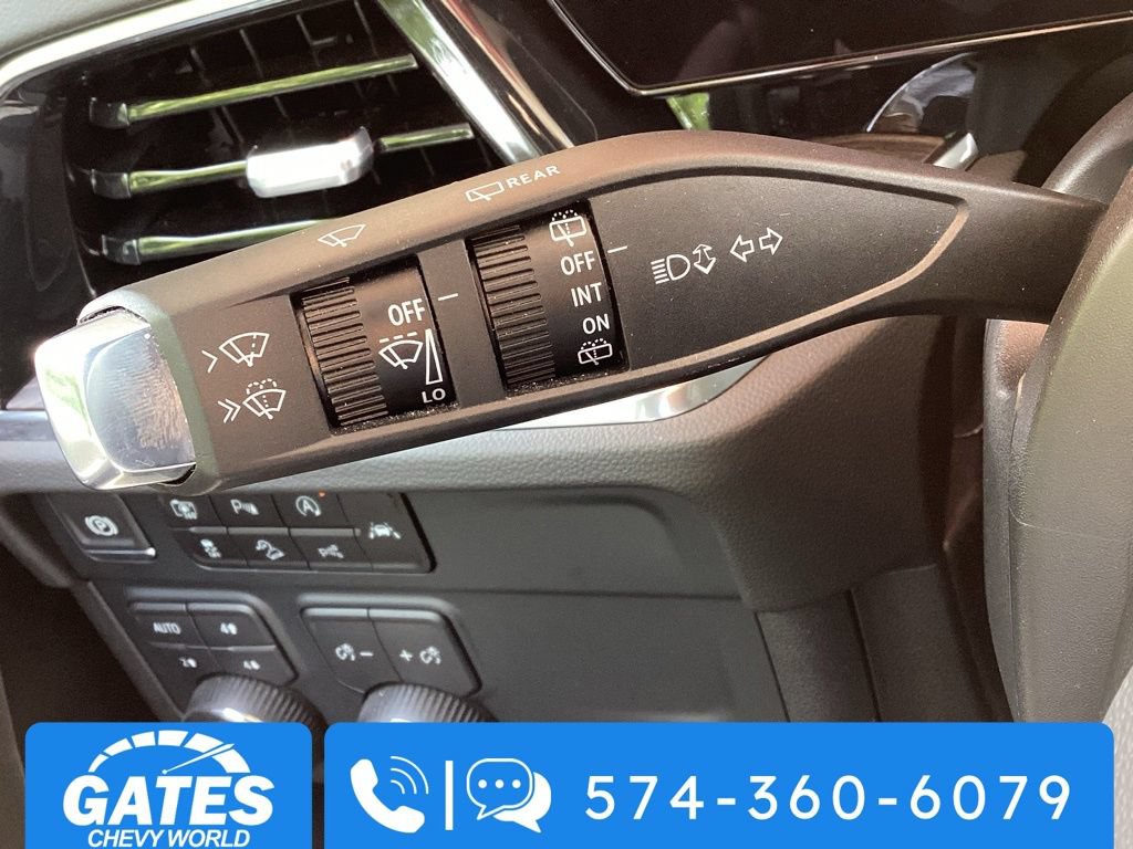 Used 2025 Chevrolet Suburban Z71 AWD/4WD image 29