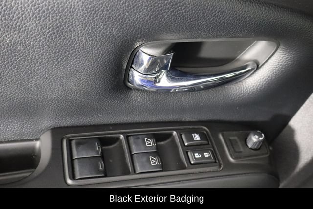 Used 2019 Nissan Titan SV w/ SV Convenience Package RWD image 19