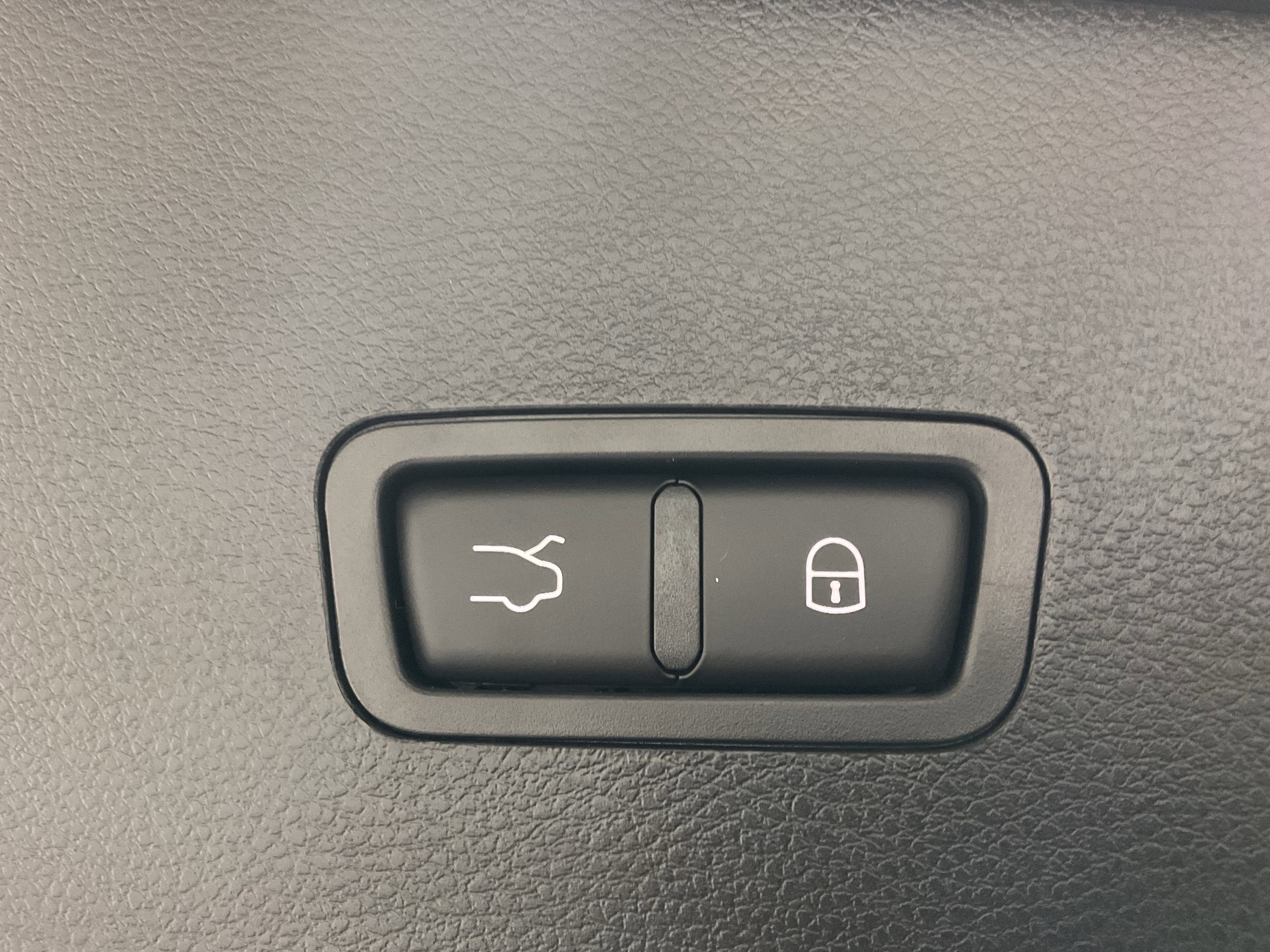 New 2026 Alfa Romeo Tonale w/ Red Premium Package image 17