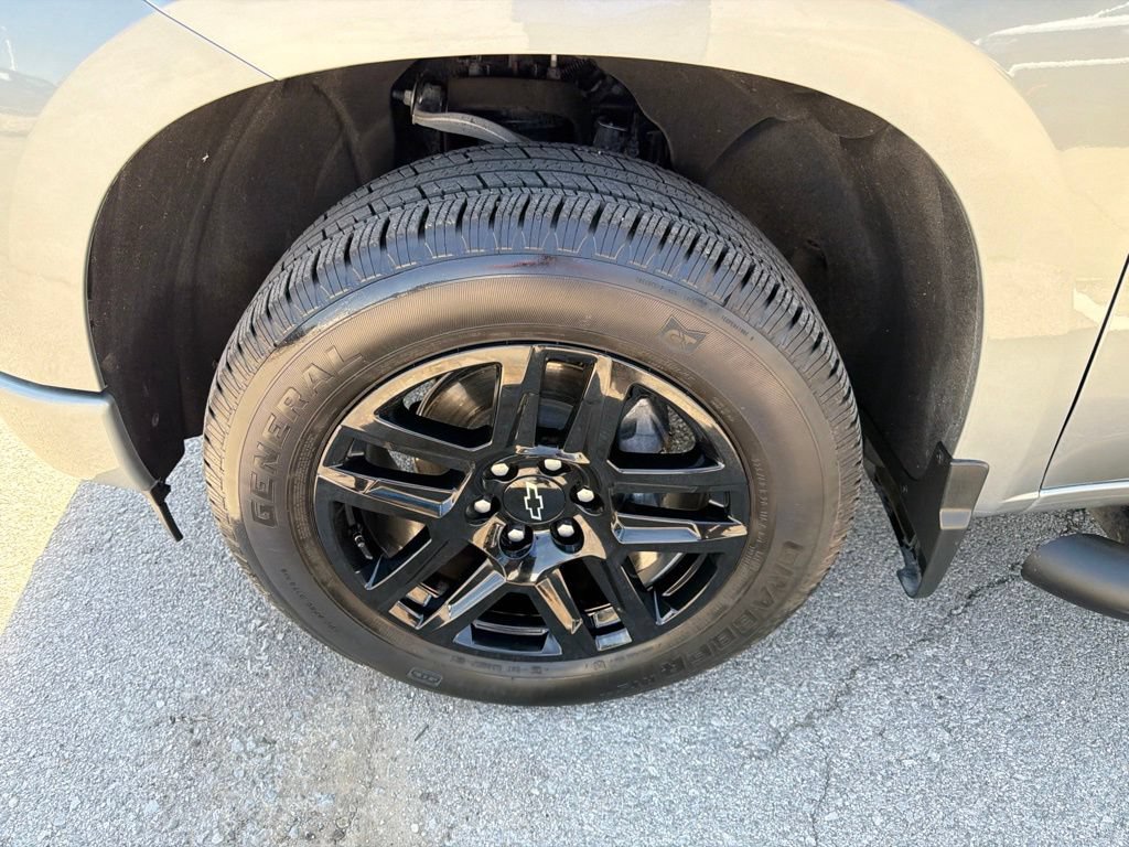 Used 2025 Chevrolet Silverado 1500 Custom AWD/4WD image 9