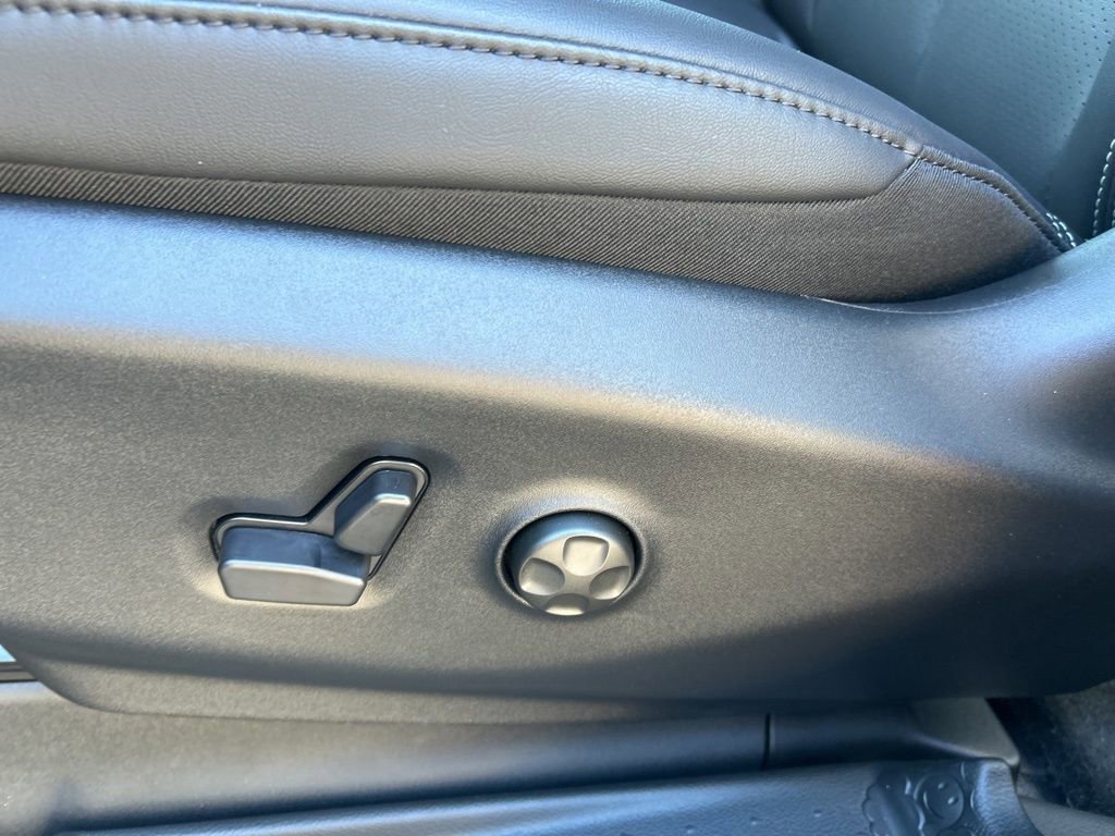 New 2026 Chrysler Voyager LX image 14