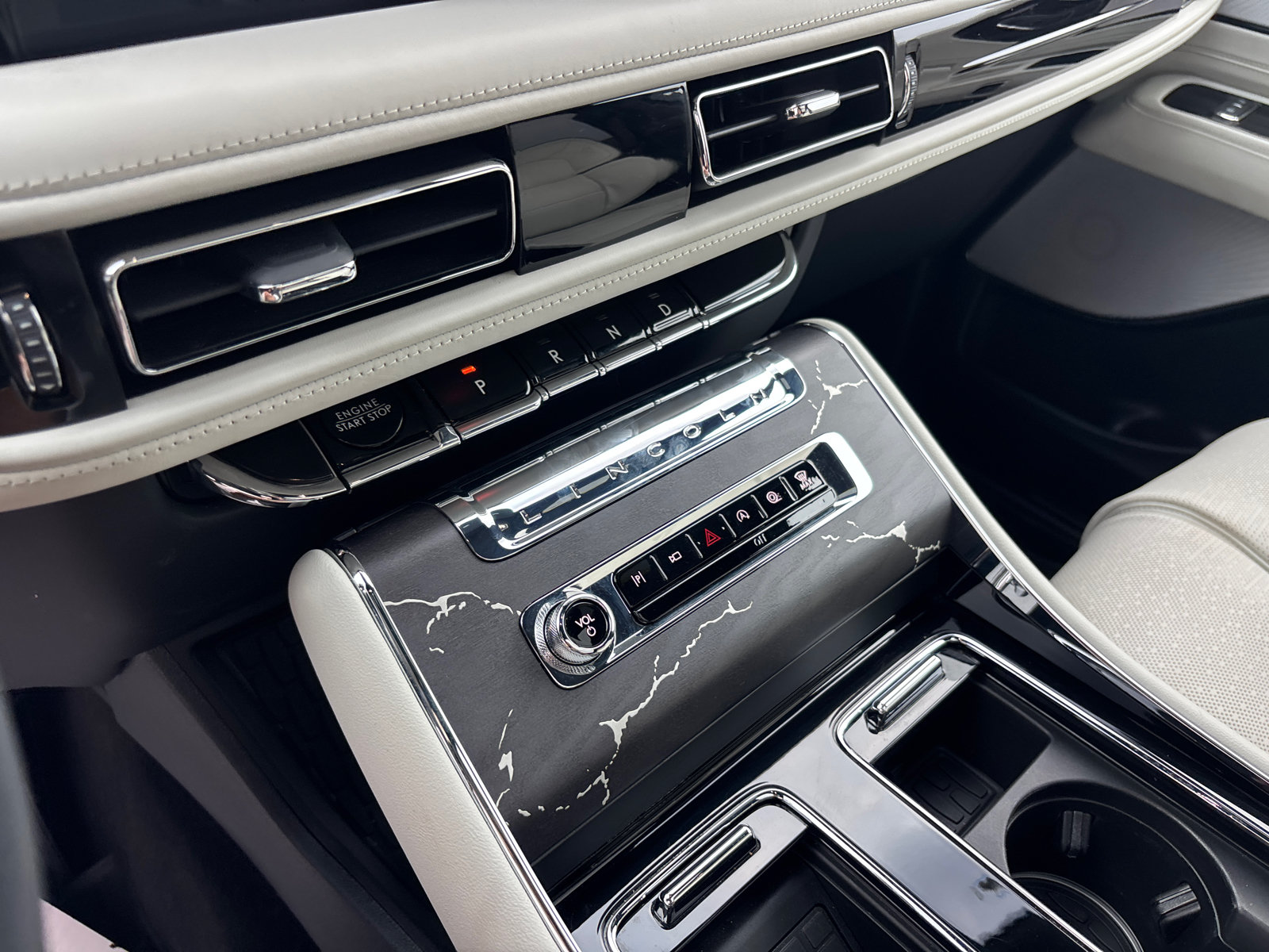 Certified 2025 Lincoln Aviator Black Label AWD/4WD image 22