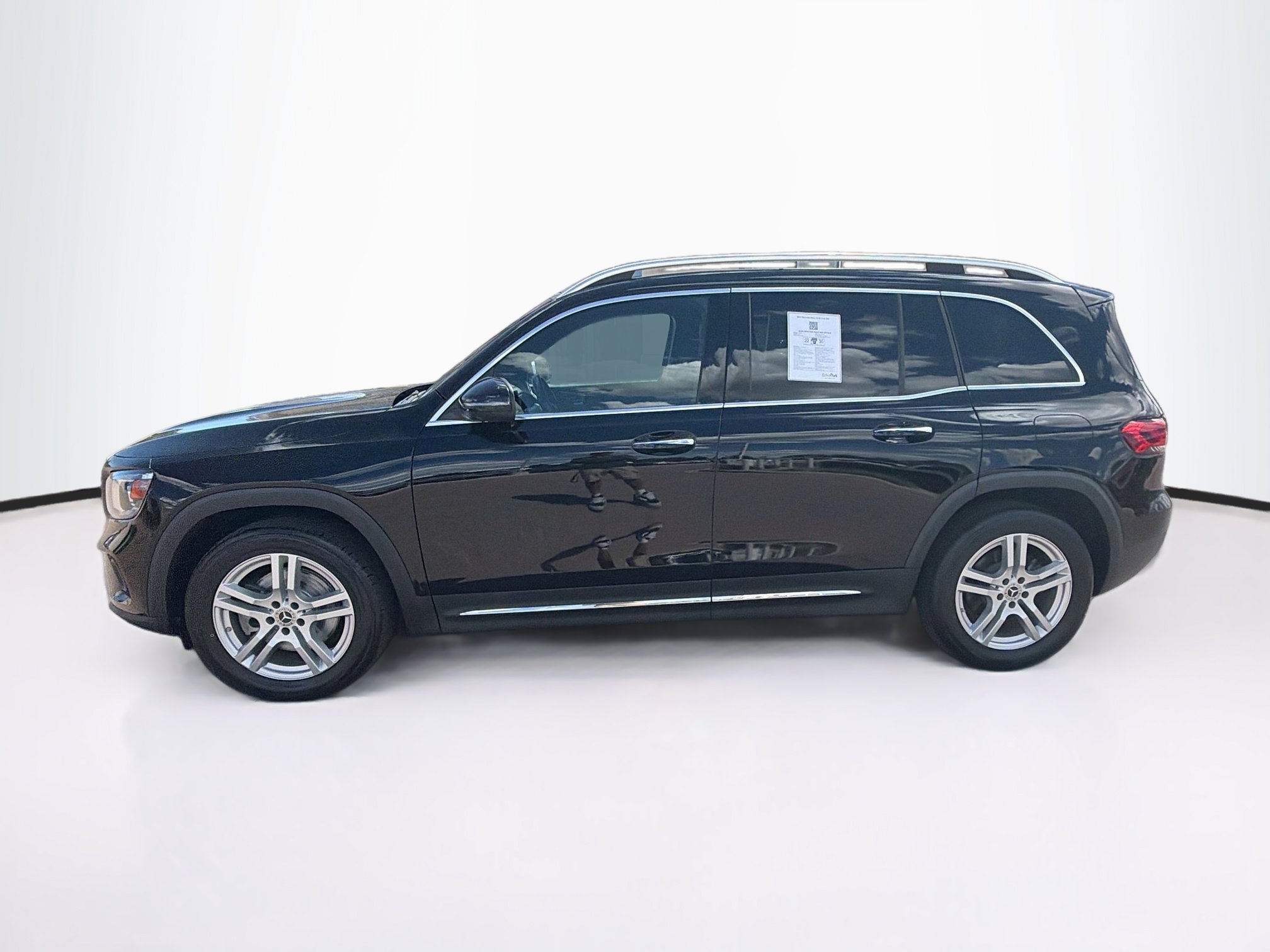 Used 2023 Mercedes-Benz GLB 250 4MATIC w/ Premium Package image 4