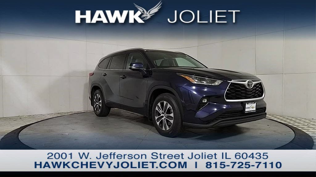 Used 2021 Toyota Highlander XLE AWD/4WD image 9