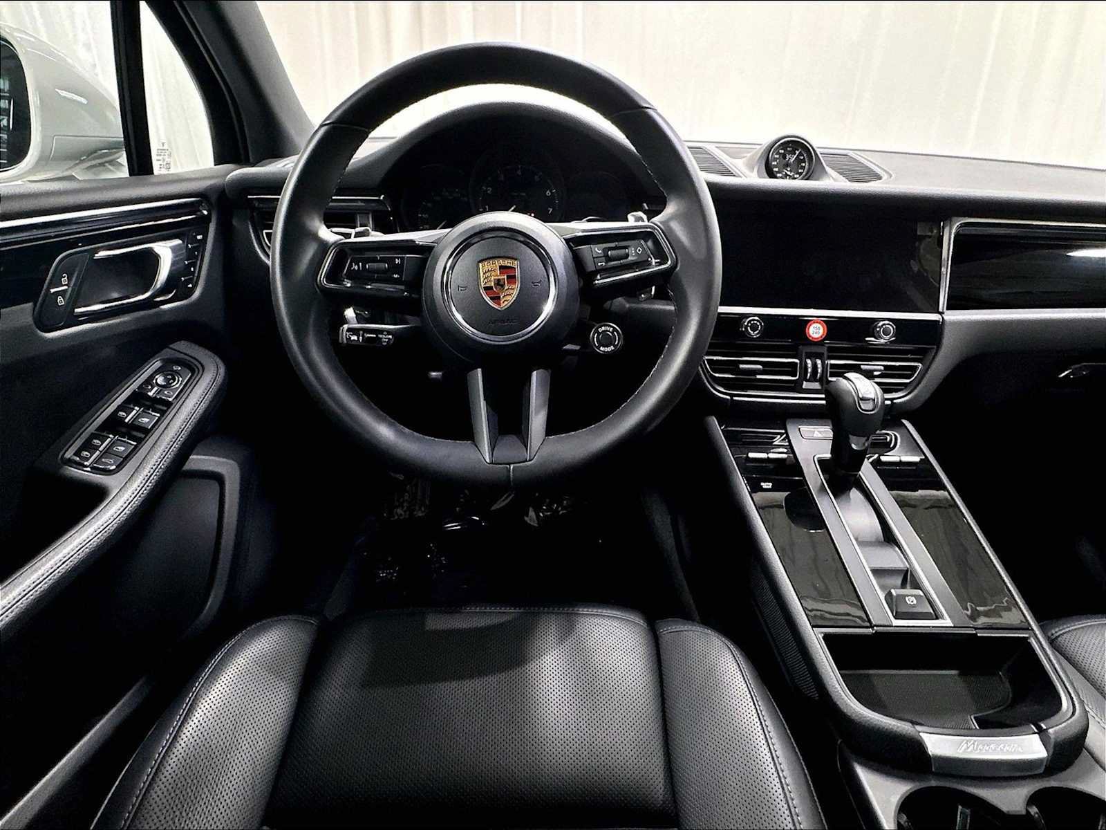 Used 2026 Porsche Macan AWD/4WD image 15